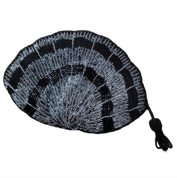 Vintage Handbags - Vintage glass beaded evening clutch shell shape